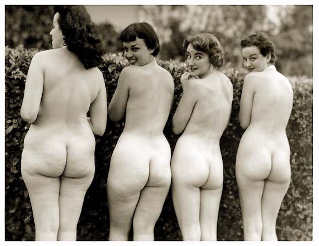 Ретро изображения с голыми свободными дамами