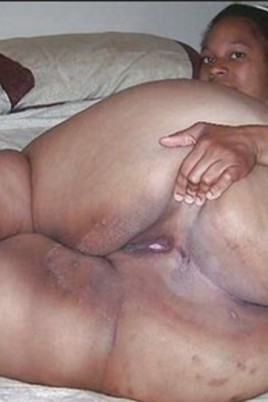 Fat Black Girl Showing Her Ass (64 photos)