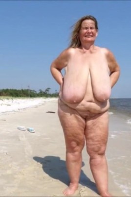 Sex on the Beach with Grandma (53 photos)