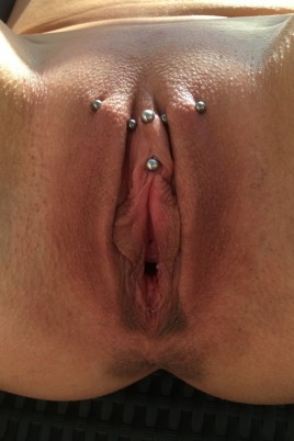 Piercings on the mande of naked girls (82 photos)