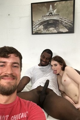 Nude cuckold (82 photos)