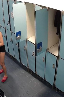 Peeping at chicks in the locker room and on the beach (81 photos)