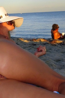 Fat-ass chicks without panties on the beach (67 photos)