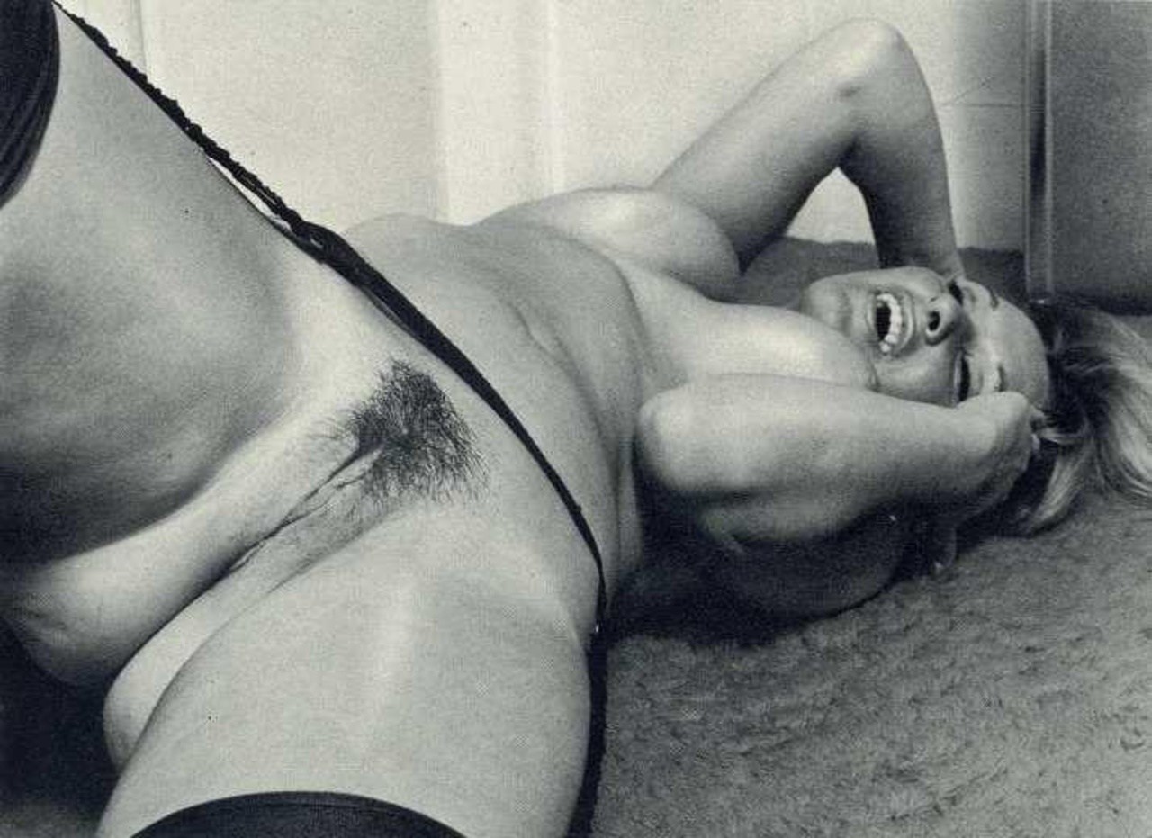 Vintage Erotica Collection - Singer vintage erotica and butt (63 photos) - porn photo