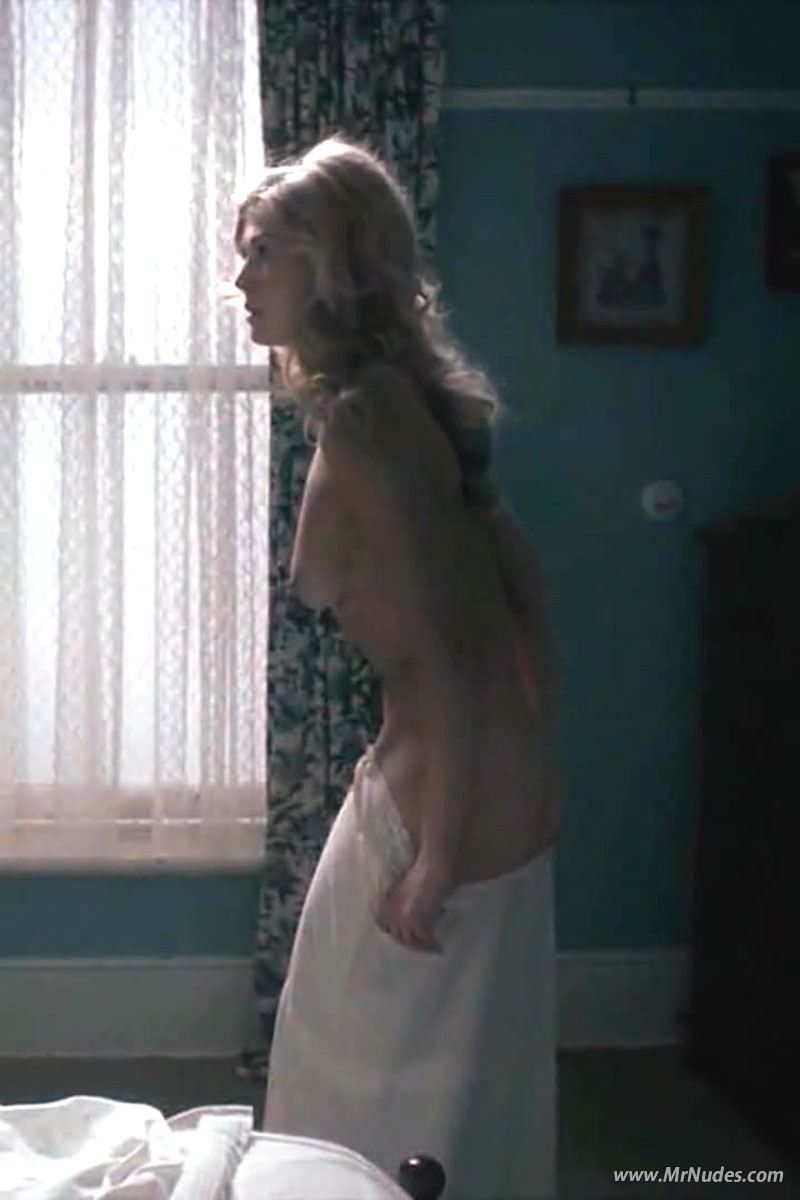 Rosamund Pike Sexy Pictures