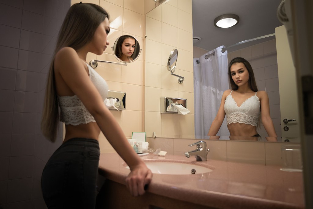 The girl of the covered rooms