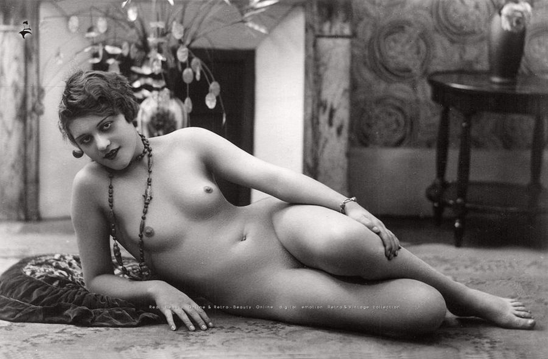 Retro Naked Women Pornography