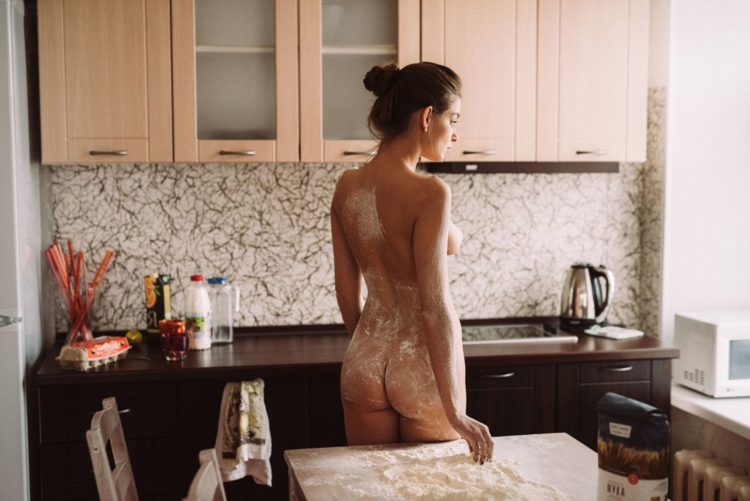 In the kitchen in the apron naked