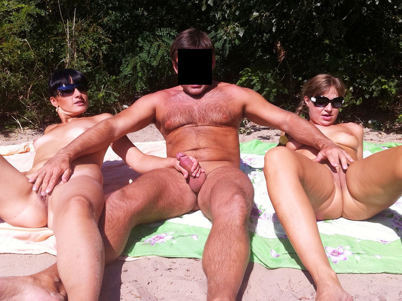Sex swingers on a nudist beach (67 photos)