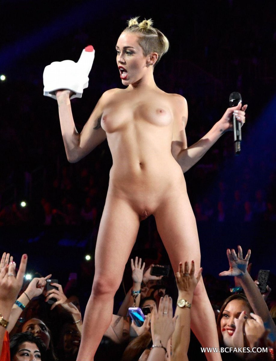Miley Cyrus without panties on stage