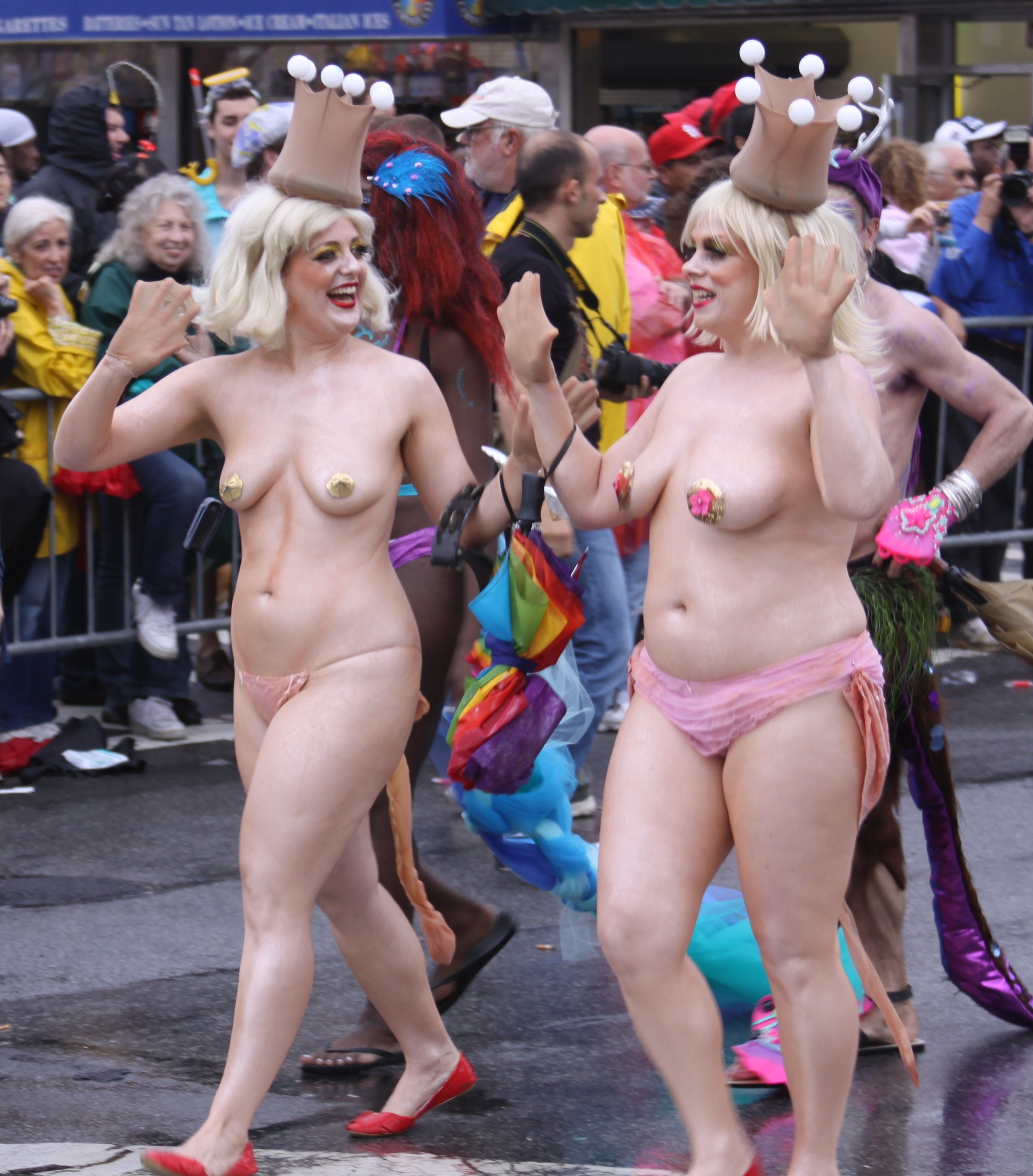 Fat Nudist On Parade - Festival of bare women in the USA (62 photos) - porn photo