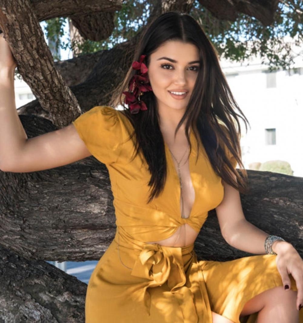 Hande Erchel photo hot maxim