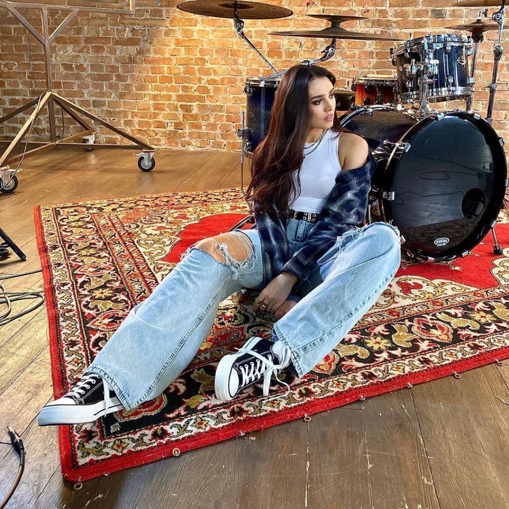 Daria Zaretskaya singer
