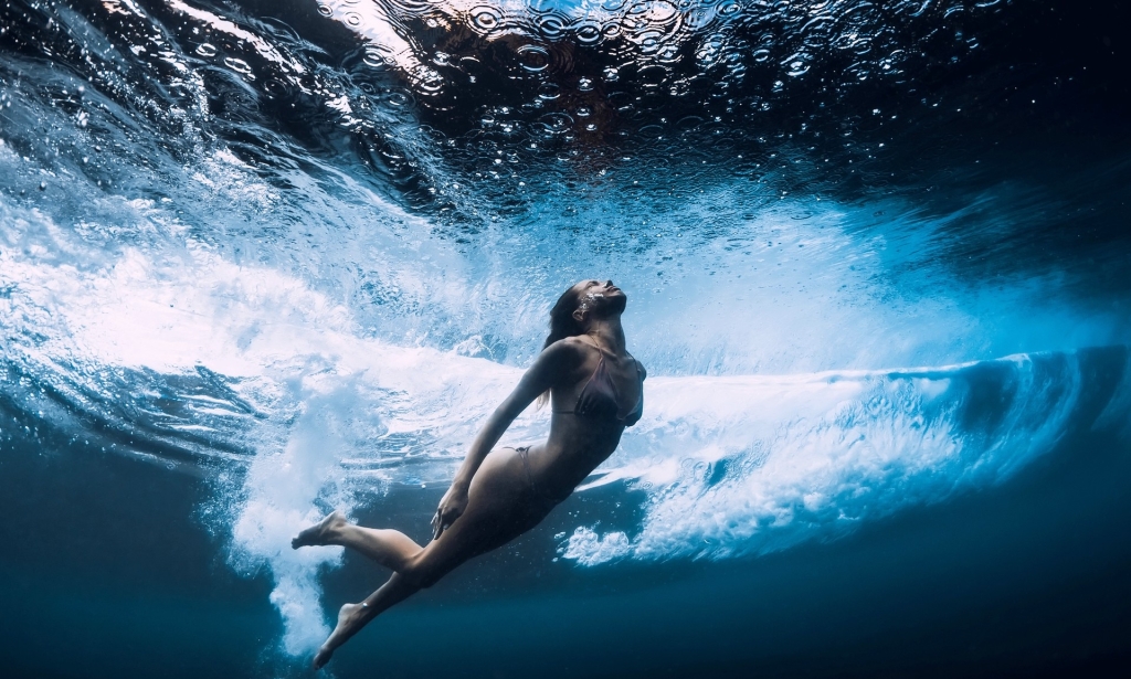 The girl was covered by the sea