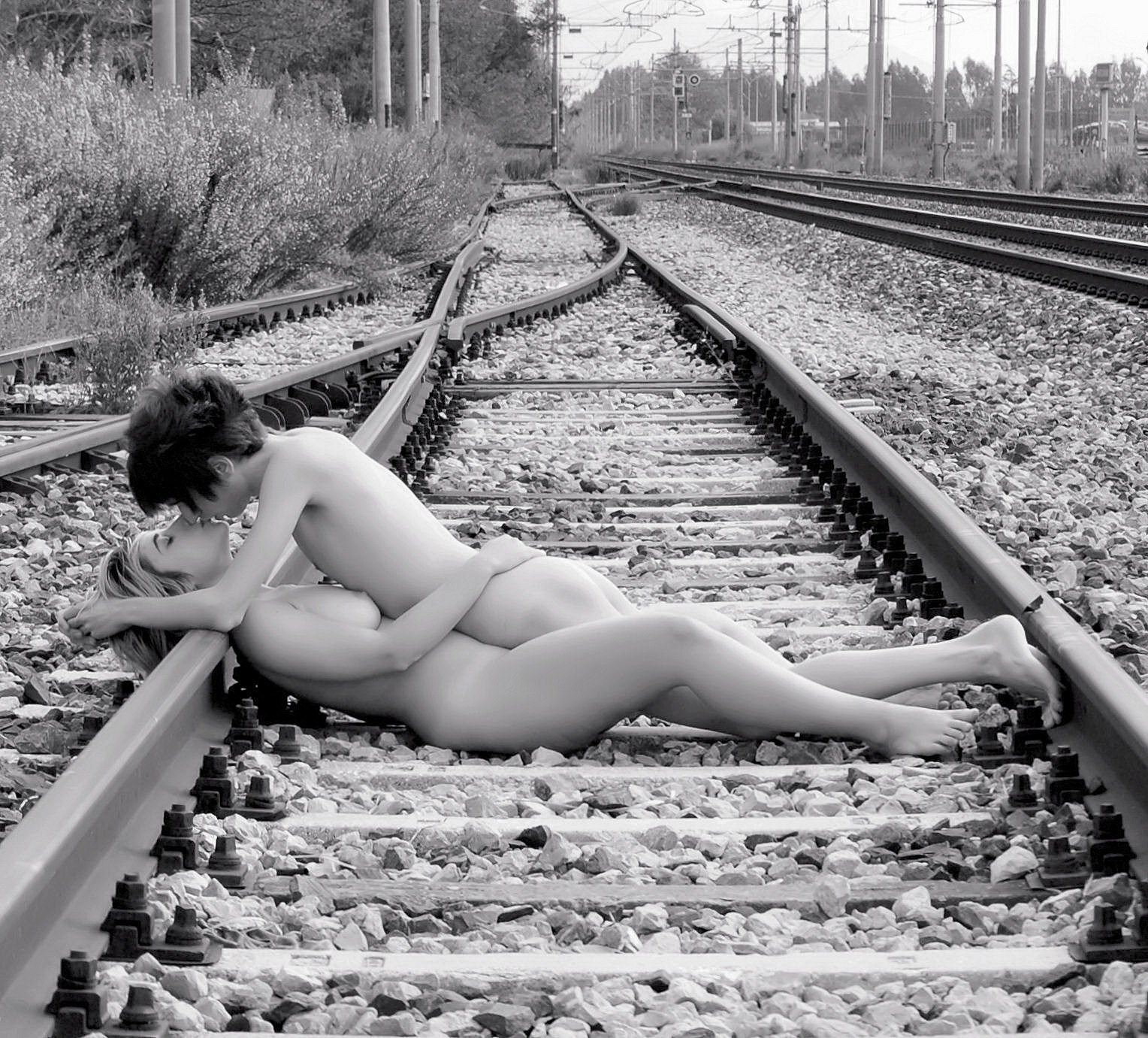 C S X - Porn by The Railroad Tracks (69 photos) - porn photo