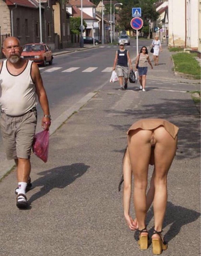Girls walk without panties