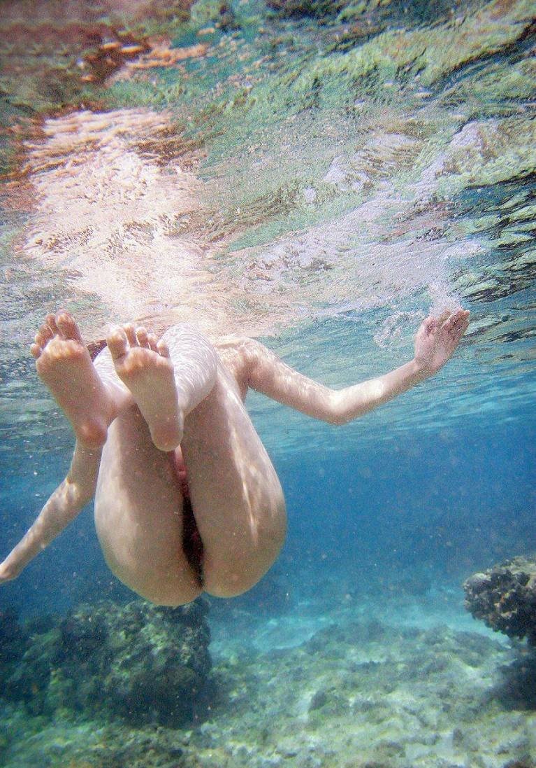 Naked under water coarsely