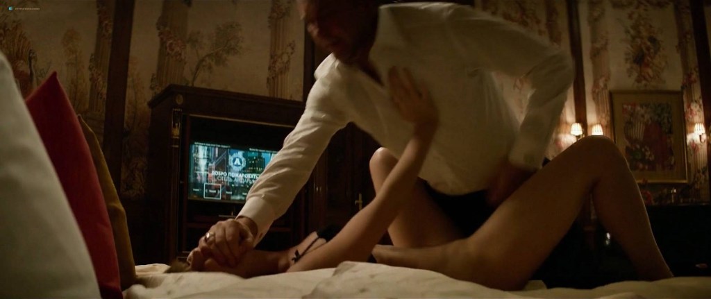 Jennifer Lawrence bed scenes