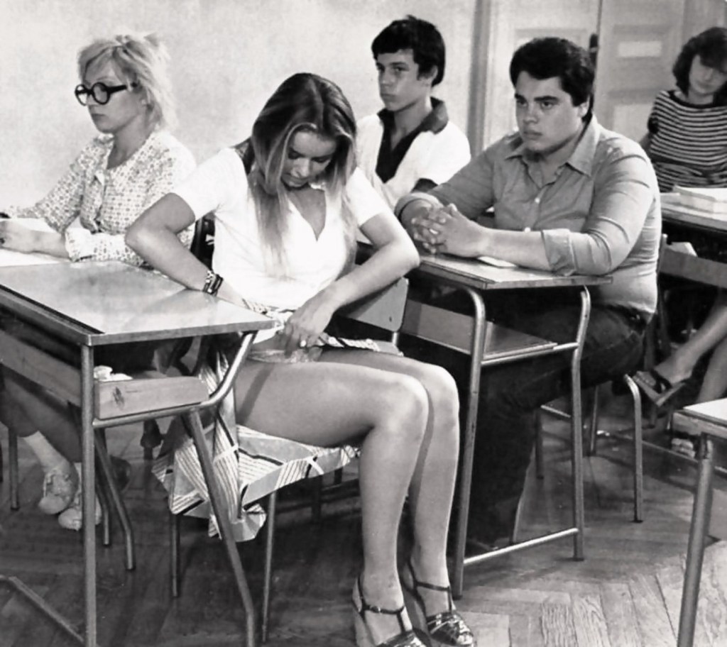 Sigurni Weaver in youth hot
