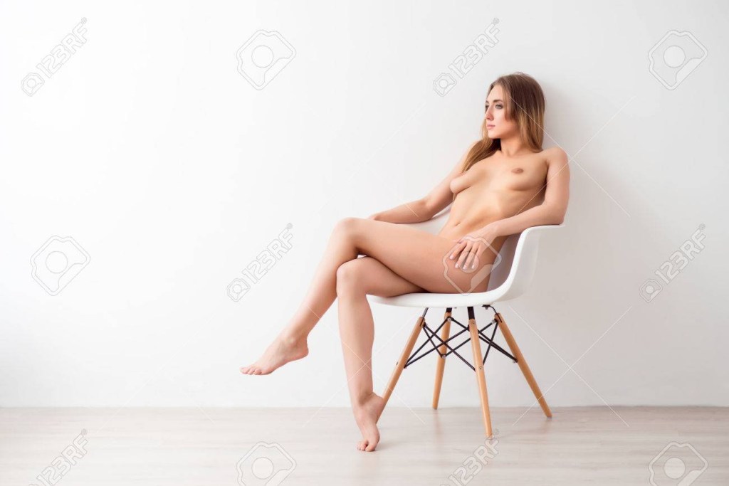 Photo naked 18 years sits in a chair