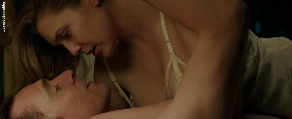 Elizabeth Olsen +18 Scene