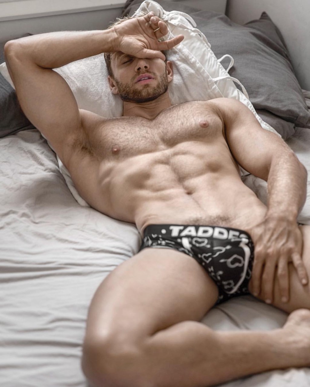 Gabriel Riccieri naked