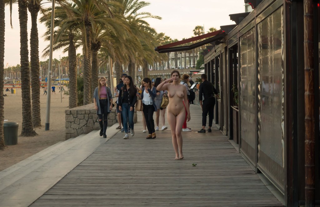 Girl Exhibitionist behind