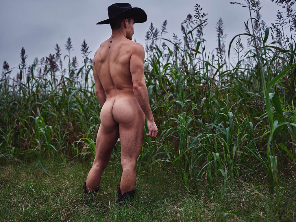 Men's eggs on the beach 18